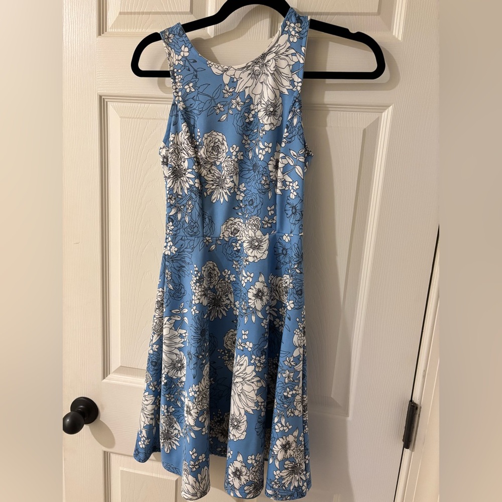 Soprano Blue and White Floral Midi Dress Small